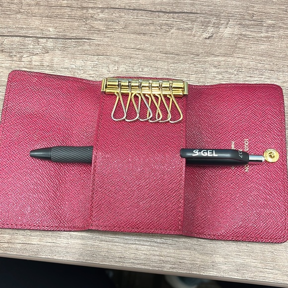LV Key Holder Magenta! - Picture 5 of 8